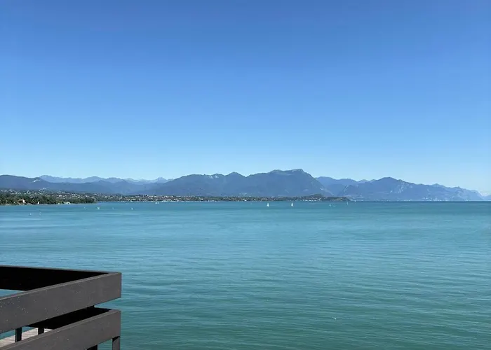 The Blue Window * 代森扎诺-德尔加达