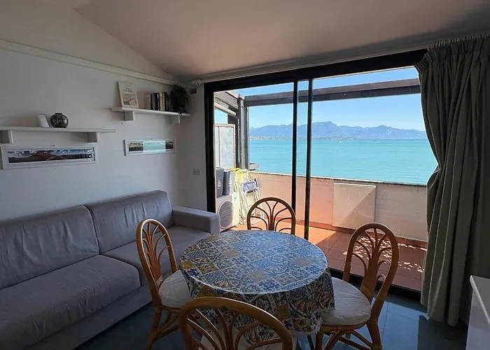 公寓 The Blue Window *